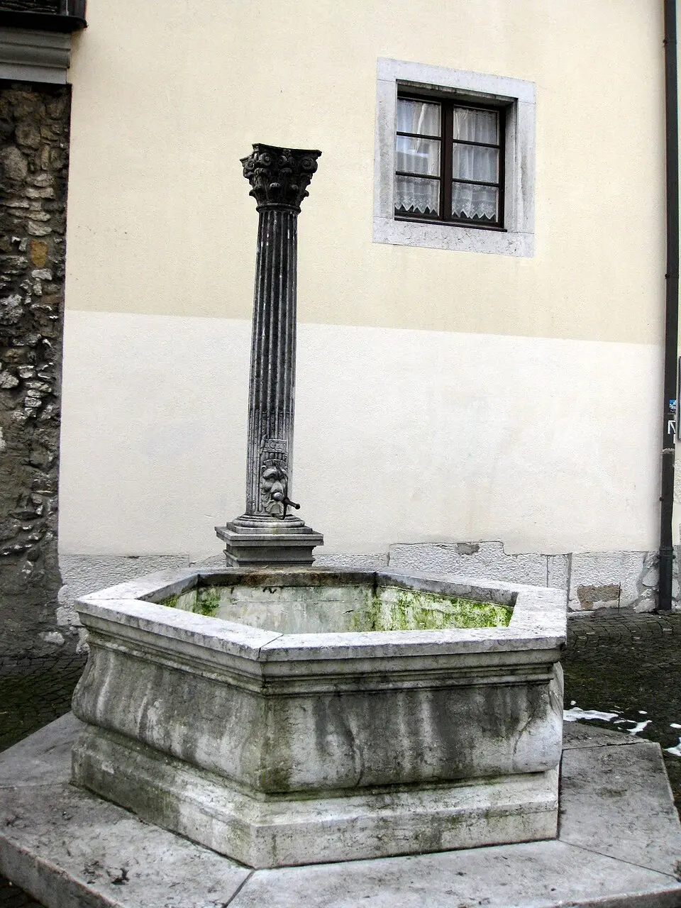 Immagine: Roman Fuchs · CC BY-SA 3.0 Franziskanerbrunnen (Solothurn)