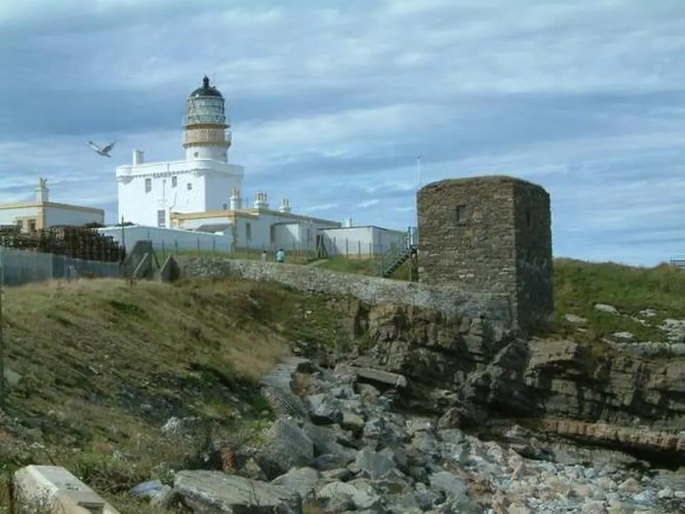 Bild: Stanley Bruce (User: Bard o' the Broch) · CC BY-SA 1.0 Kinnaird Head Castle