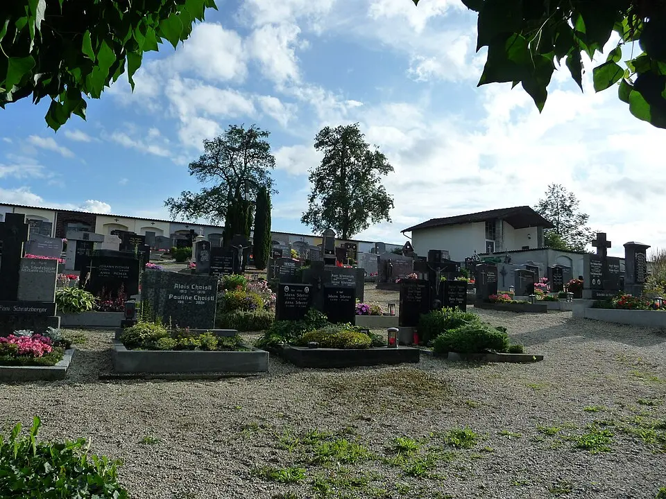 Bild: Aberpram · CC BY-SA 3.0 Friedhof christlich