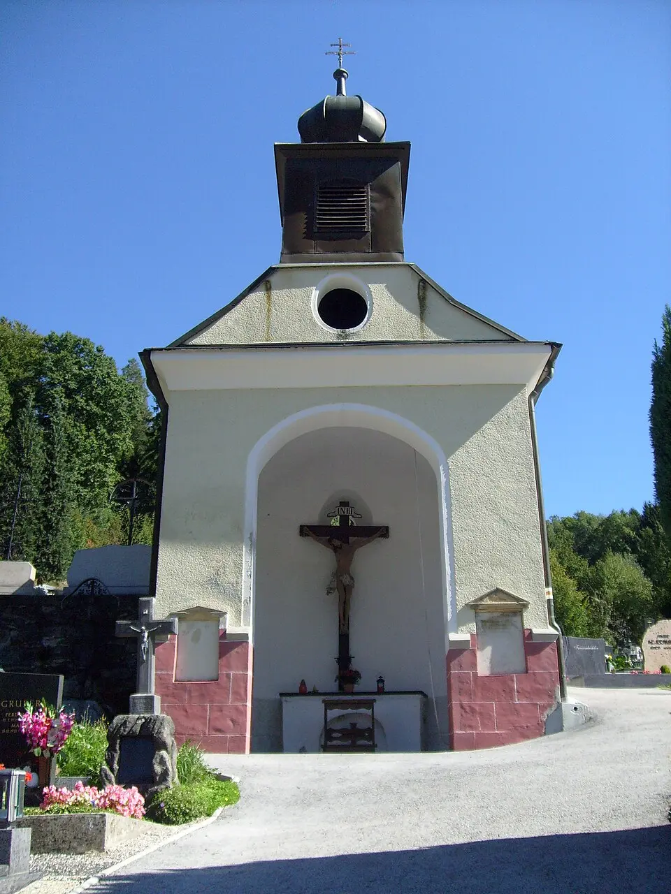 Obrázek: Hundsstern (talk) · CC BY-SA 3.0 AT Friedhofskapelle