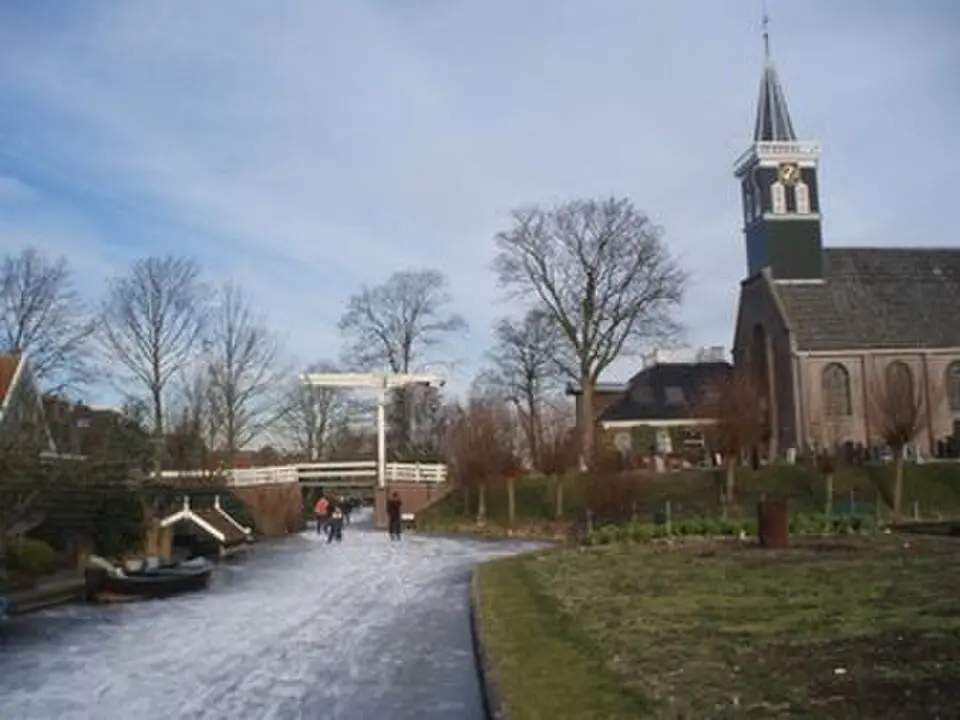 Bild: Daan Oppenhuis · Public domain Dorfkirche Grootschermer