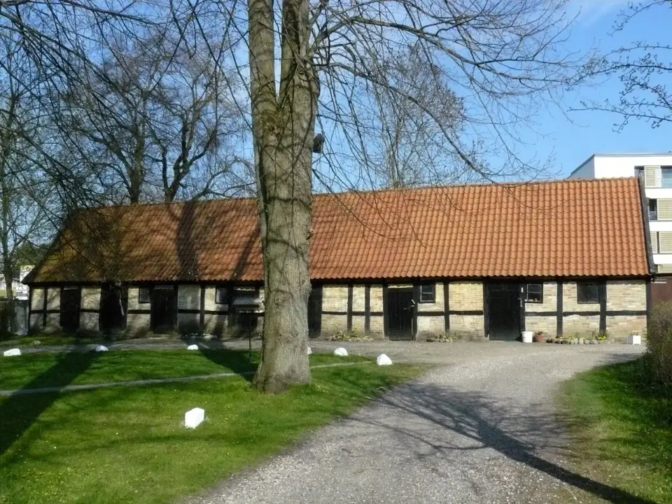 Bild: ReinerSand · CC BY-SA 4.0 Kloster St. Johannis: östliches Stallgebäude