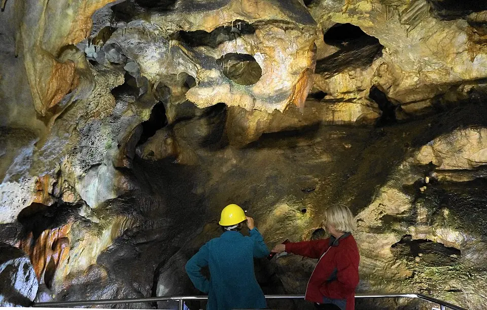 Immagine: Naturpuur · CC BY-SA 4.0 Griffener Tropfsteinhöhle