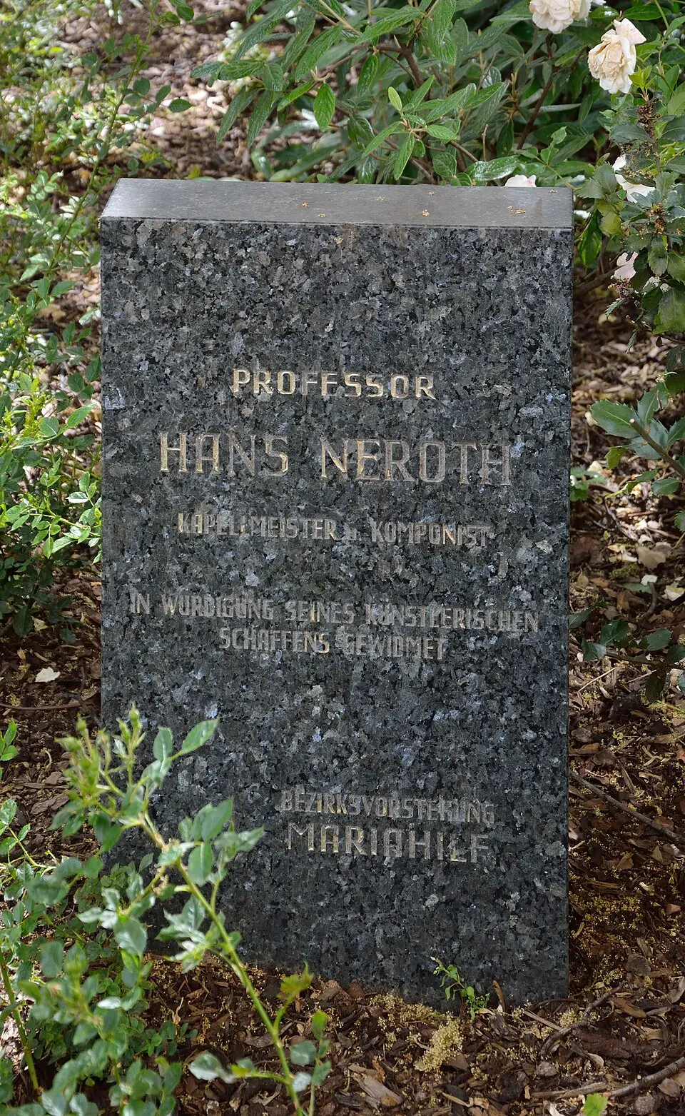 Bild: Herzi Pinki · CC BY-SA 4.0 Gedenkstein für Hans Neroth (Wien, Gumpendorfer Straße 11)