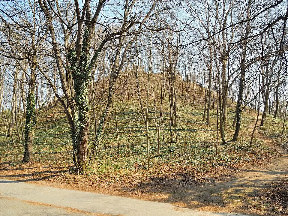 Bild: Robert Heilinger · CC BY-SA 3.0 Hügelgrab Hütelberg