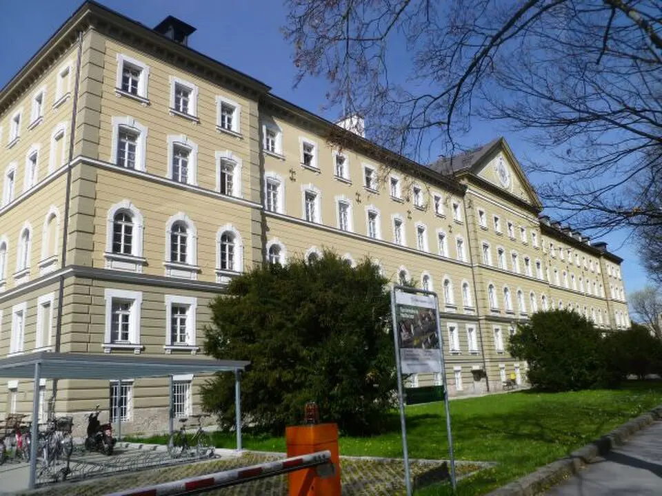 Hellbrunner Landwehrkaserne