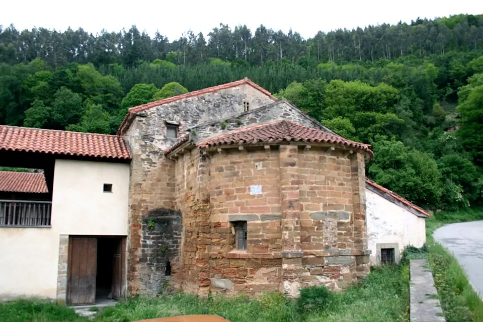 iglesia del Monasterio de San Miguel (Bárcena del Monasterio)