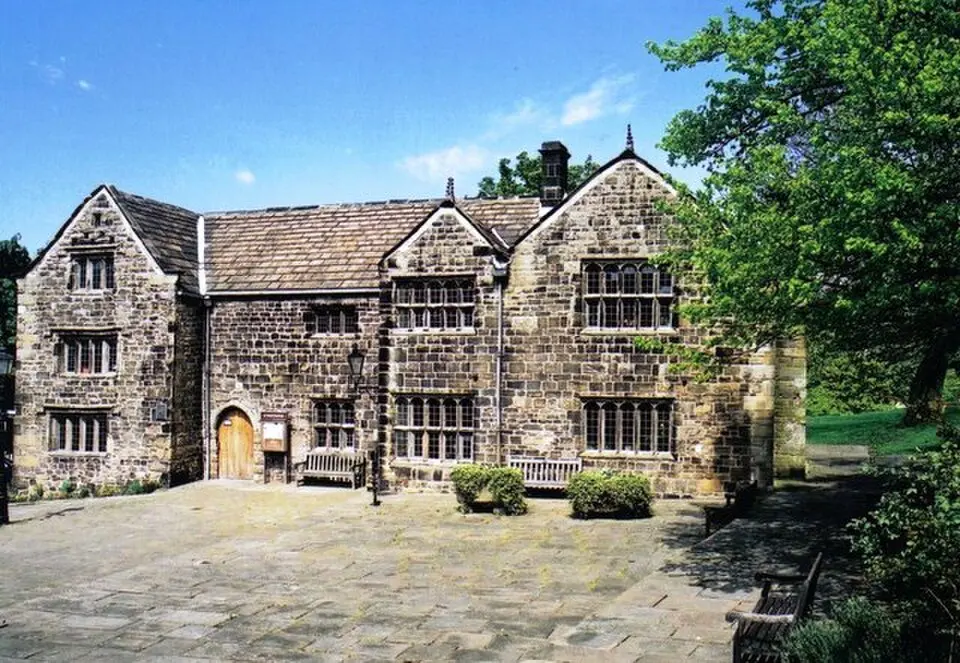 Bild: Hugh Chappell · CC BY-SA 2.0 Manor House