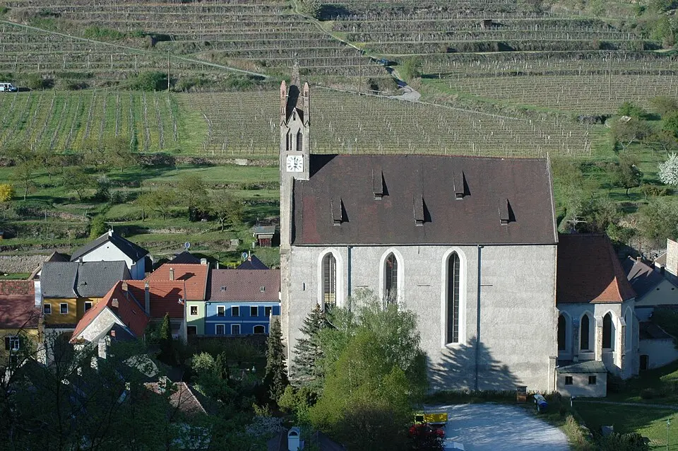 Bild: Bauer Karl at de.wikipedia · CC BY-SA 3.0 Kath. Pfarrkirche Mariä Geburt, ehem. Dominikanerinnenkirche mit Umfassungsmauer