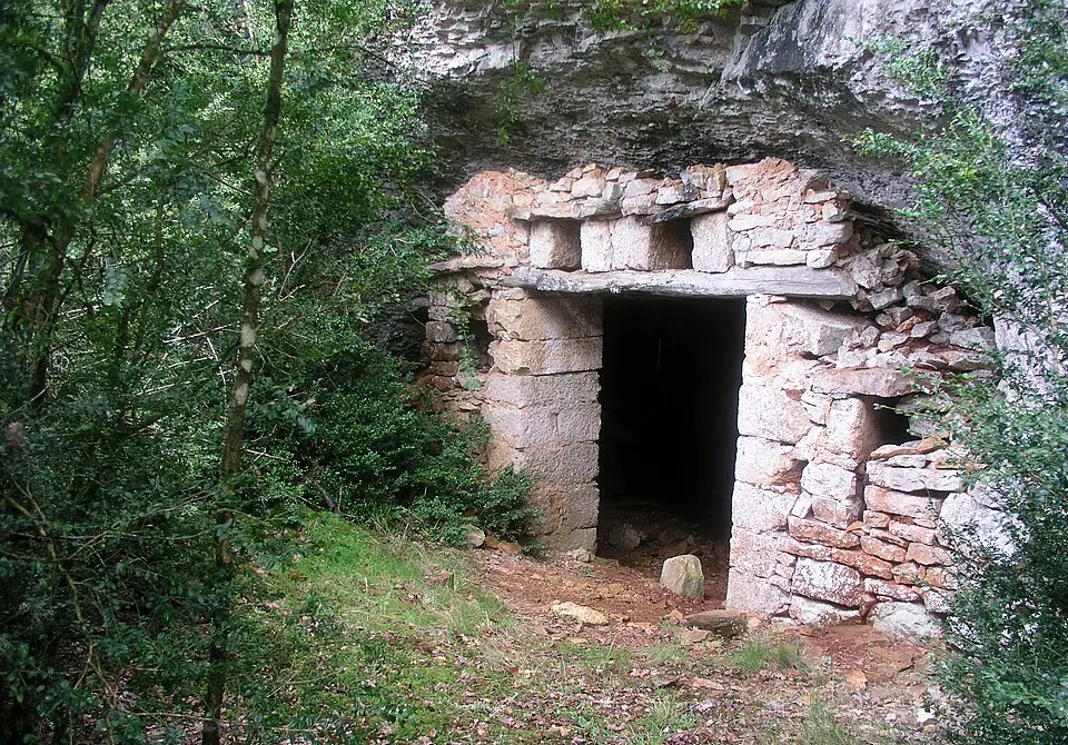 Kép: JYB Devot · CC BY-SA 4.0 grotte d'Issis