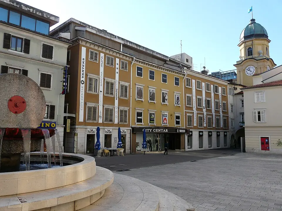 Bild: Грищук ЮН · CC BY-SA 3.0 Školjić-Stari grad
