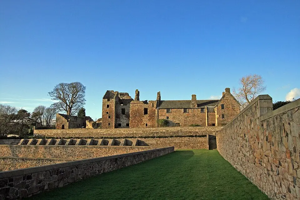 Bild: Andy Hawkins · CC BY-SA 2.0 Aberdour Castle