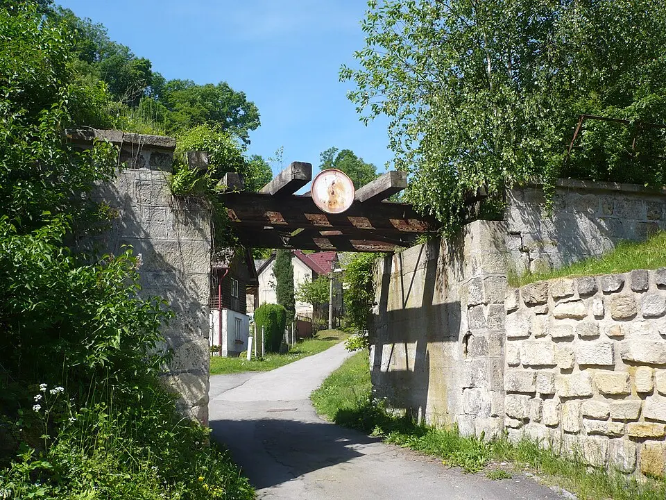 Bild: JanSuchy · Public domain bývalý železniční most u cukrovaru Dolní Cetno