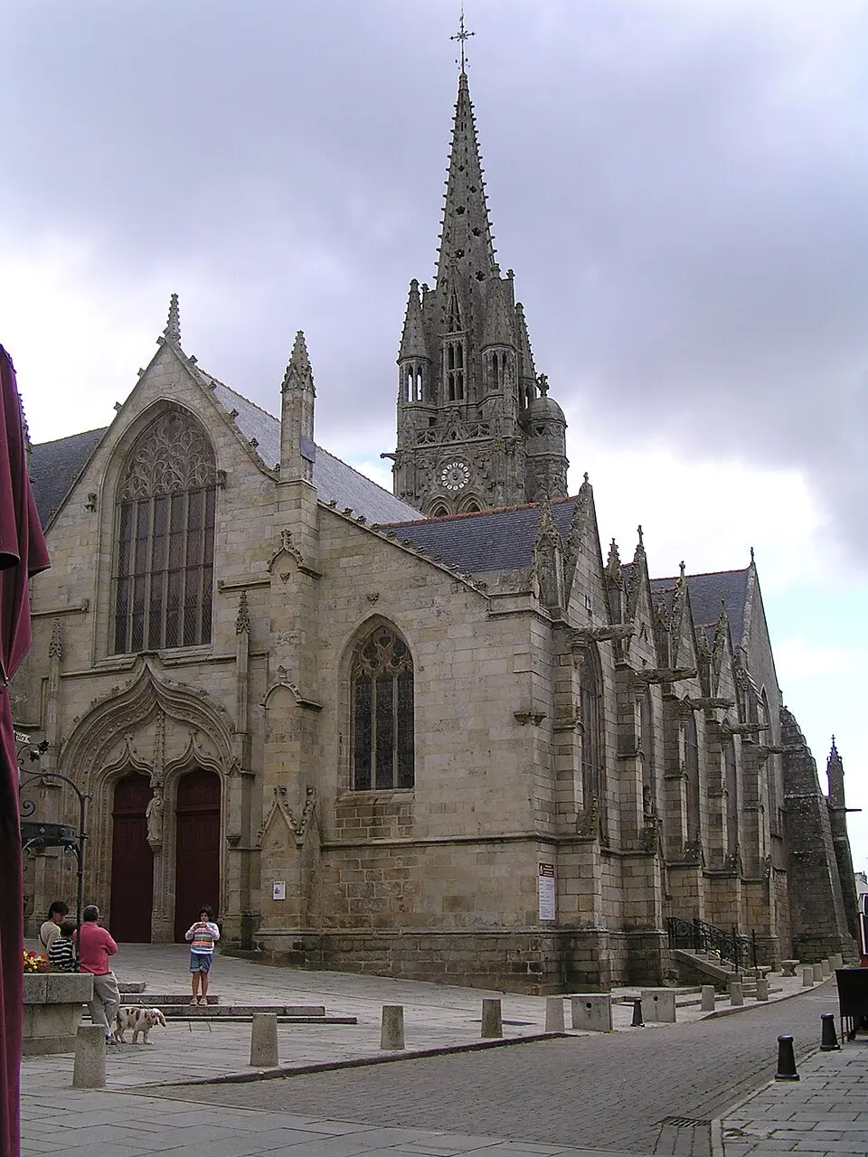 Bild: rosier · CC BY-SA 3.0 basilique Notre-Dame-du-Roncier