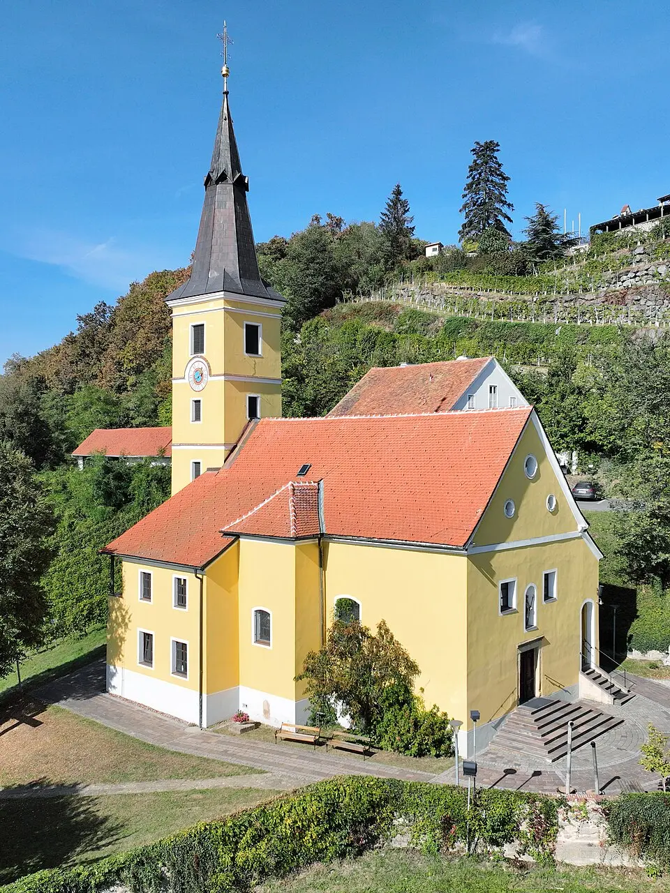 Obrázek: C.Stadler/Bwag · CC BY-SA 3.0 Pfarrkirche Kapfenstein