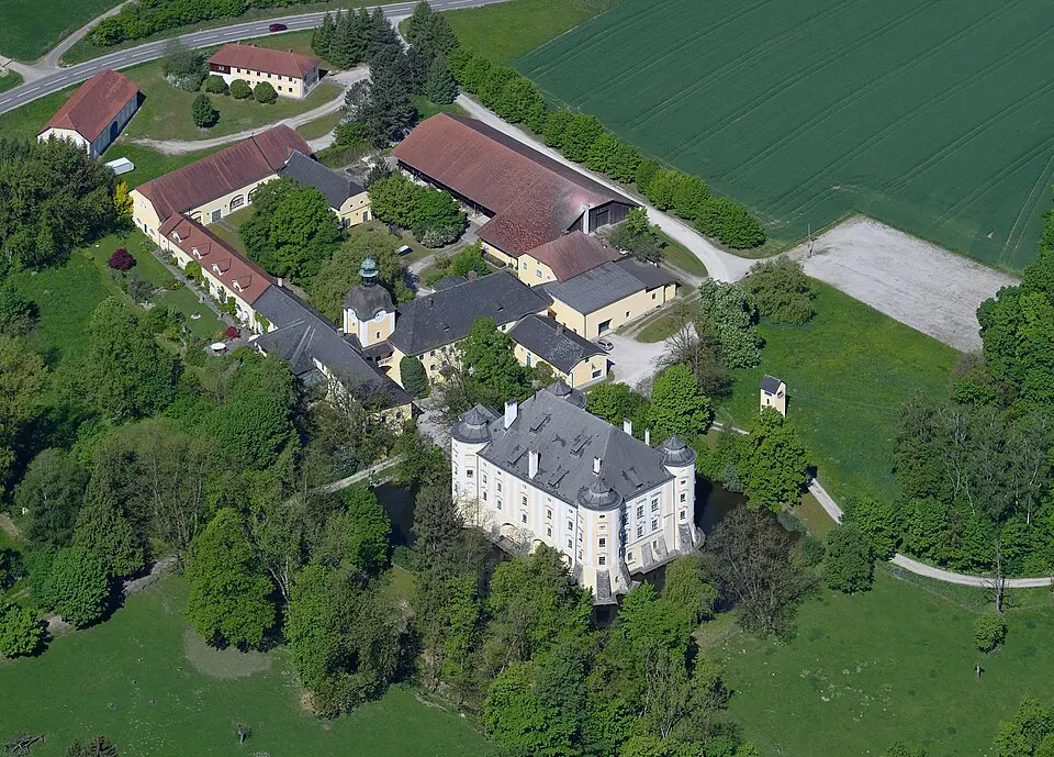 Bild: Carsten Steger · CC BY-SA 4.0 Bauernhaus, Weber beim Schloss