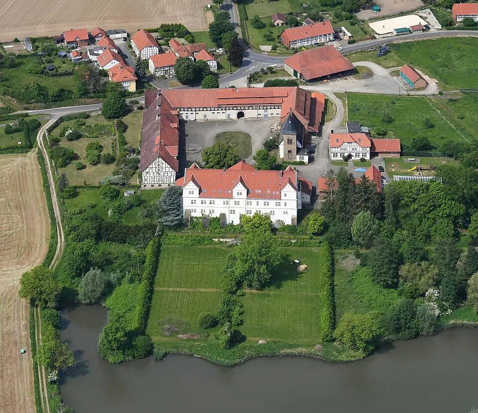 Immagine: Carsten Steger · CC BY-SA 4.0 Schloss Henneckenrode