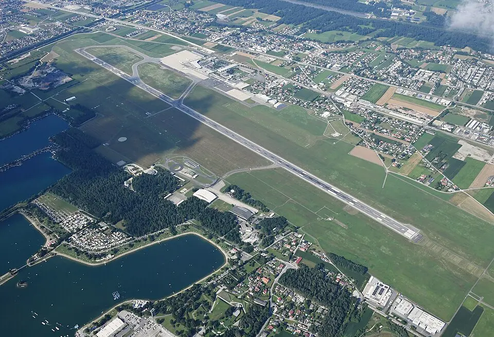 Bild: Carsten Steger · CC BY-SA 4.0 Flughafen Graz