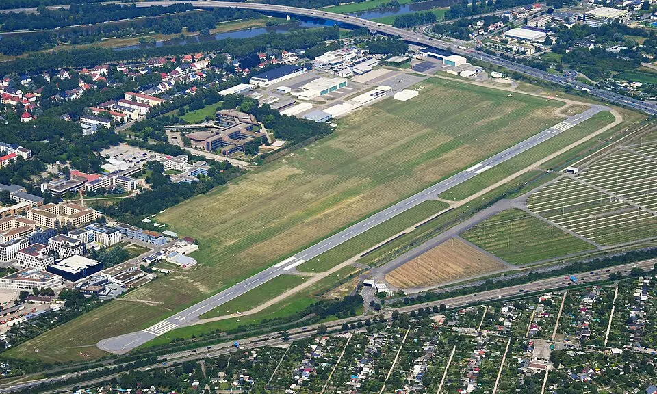 Obrázek: Carsten Steger · CC BY-SA 4.0 Flugplatz Mannheim City