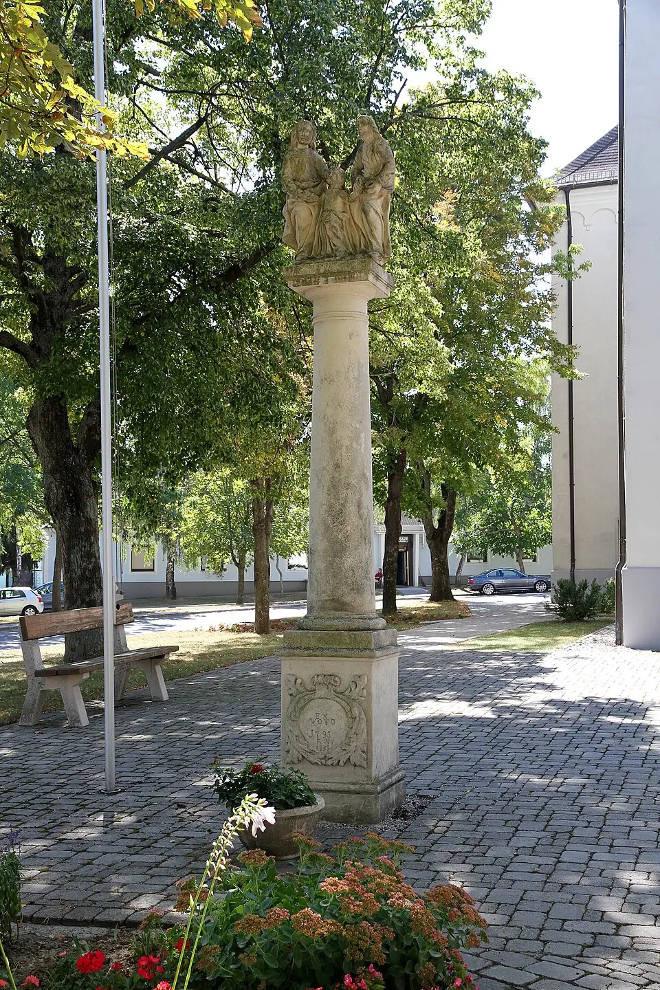 Bild: C.Stadler/Bwag · CC BY-SA 3.0 AT Figurenbildstock, Familiensäule