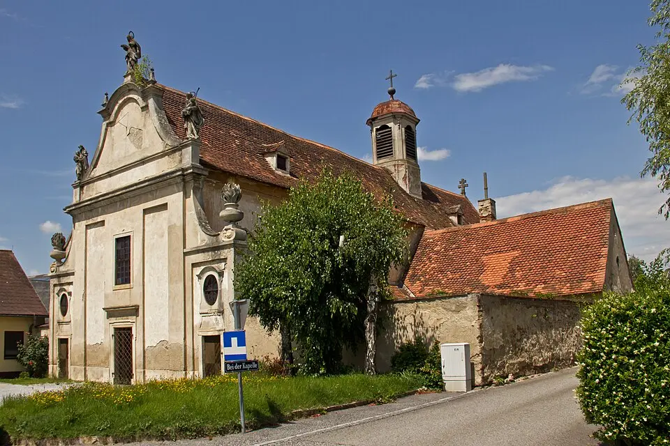 Kuefstein'sche Gruftkapelle hl. Anna/ ehem. Spitalskirche und Bürgerspital