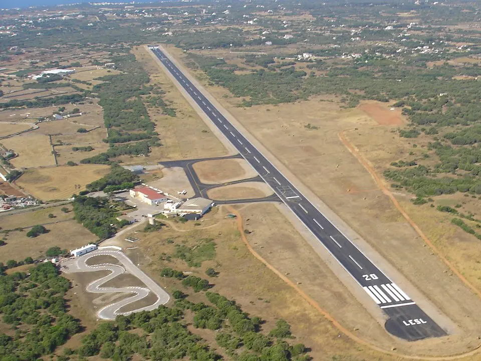 Bild: Carles garcia-roca · Public domain Flugplatz San Luis (Menorca)