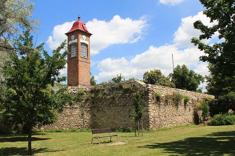 Pezinok: Das Rathaus aus zwei Bürgerhäusern und einem Stadtbad