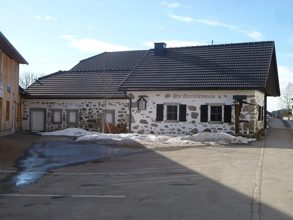 Immagine: Luckyprof Luckyprof (talk) 09:37, 11 March 2013 (UTC) · CC BY-SA 3.0 Burg Lasberg