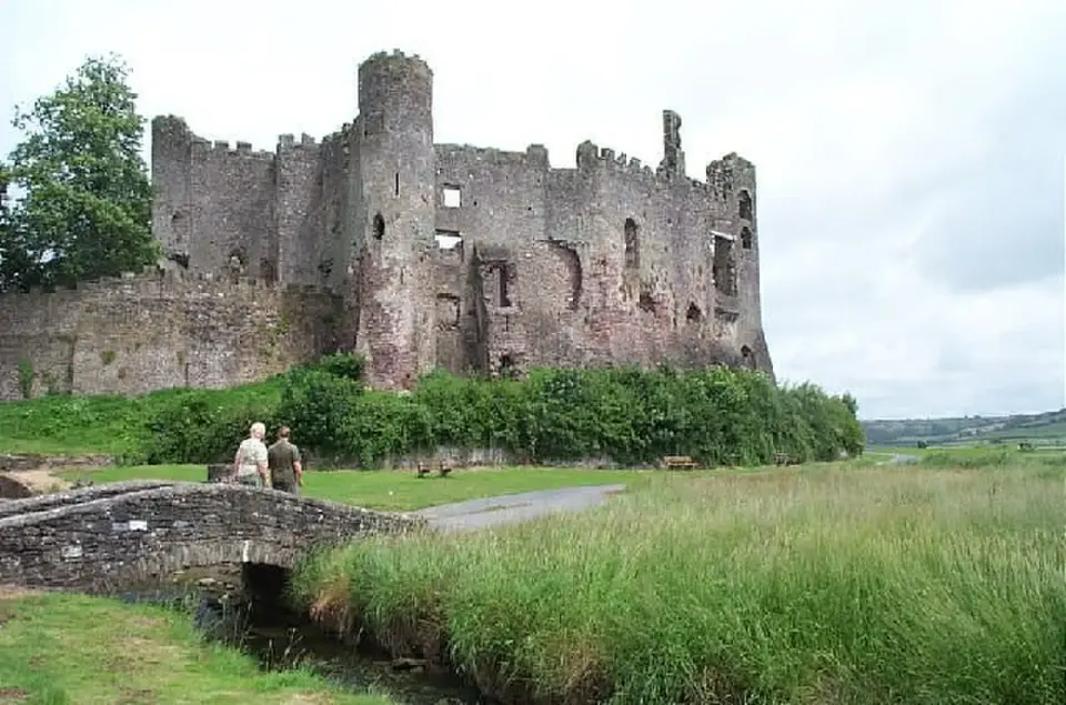 Image: Garth Newton · CC BY-SA 2.0 château de Laugharne