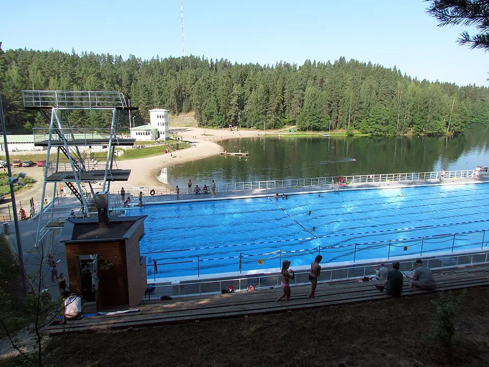 Image: Jaake · CC BY-SA 4.0 piscine d'Ahvenisto