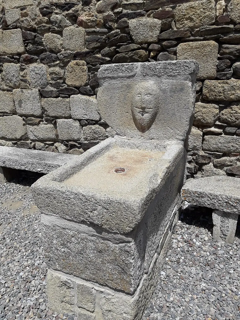 Font de l'església de la Mare de Déu dels Àngels