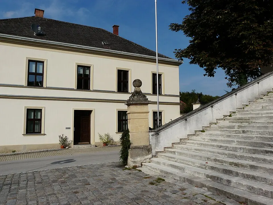 Bild: Gerva · CC BY-SA 3.0 AT Pfarrhof