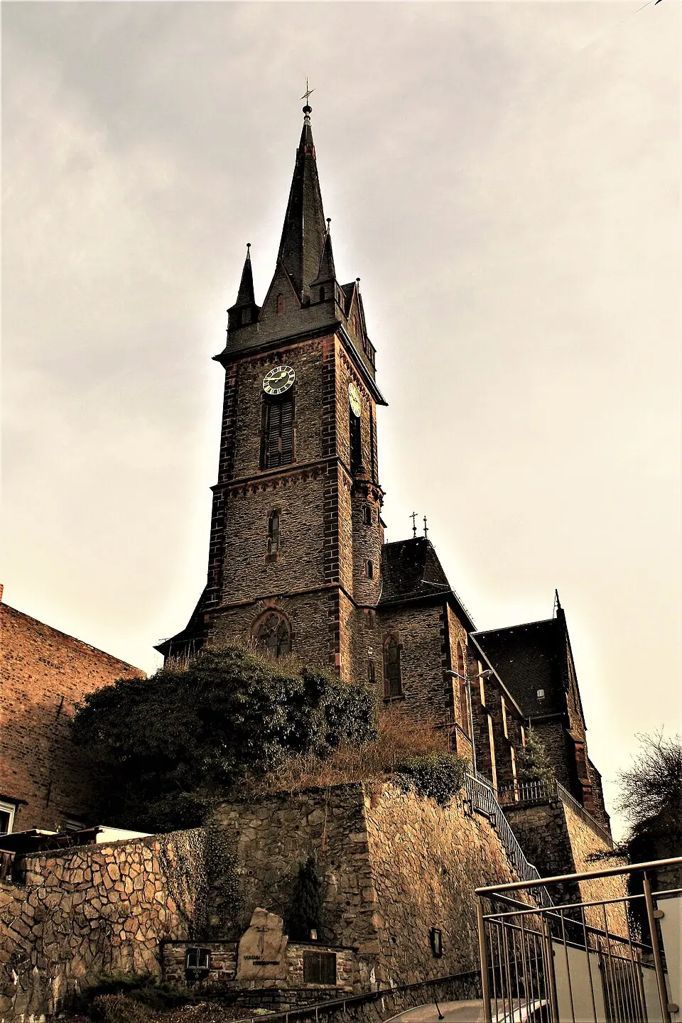 Bild: RichHein · CC BY 3.0 St. Bonifatius (Lorchhausen)