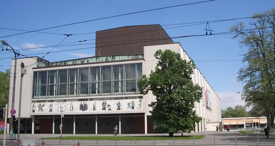 Obrázek: Photo: Andreas Praefcke · CC BY 3.0 Nationaltheater Mannheim