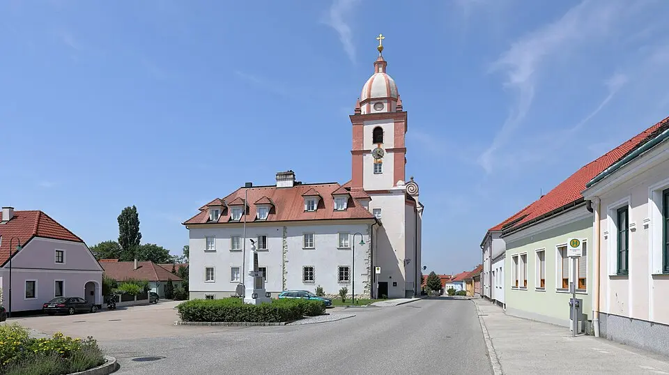Obrázok: C.Stadler/Bwag · CC BY-SA 4.0 Wallfahrtskirche Maria Roggendorf