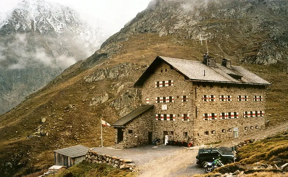 Hochgeladen von: Zinnmann · CC BY-SA 3.0 Martin-Busch-Hütte