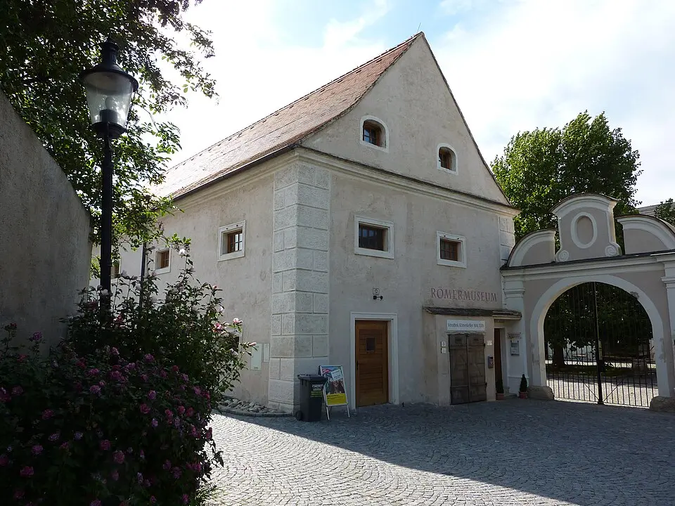 Bild: BSonne · CC BY-SA 3.0 Mautern: Das Kastell unter der Altstadt