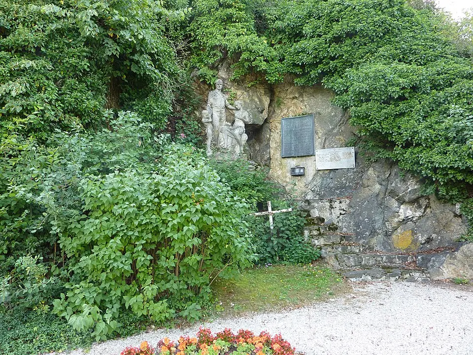 Bild: BSonne · CC BY-SA 3.0 Kriegerdenkmal