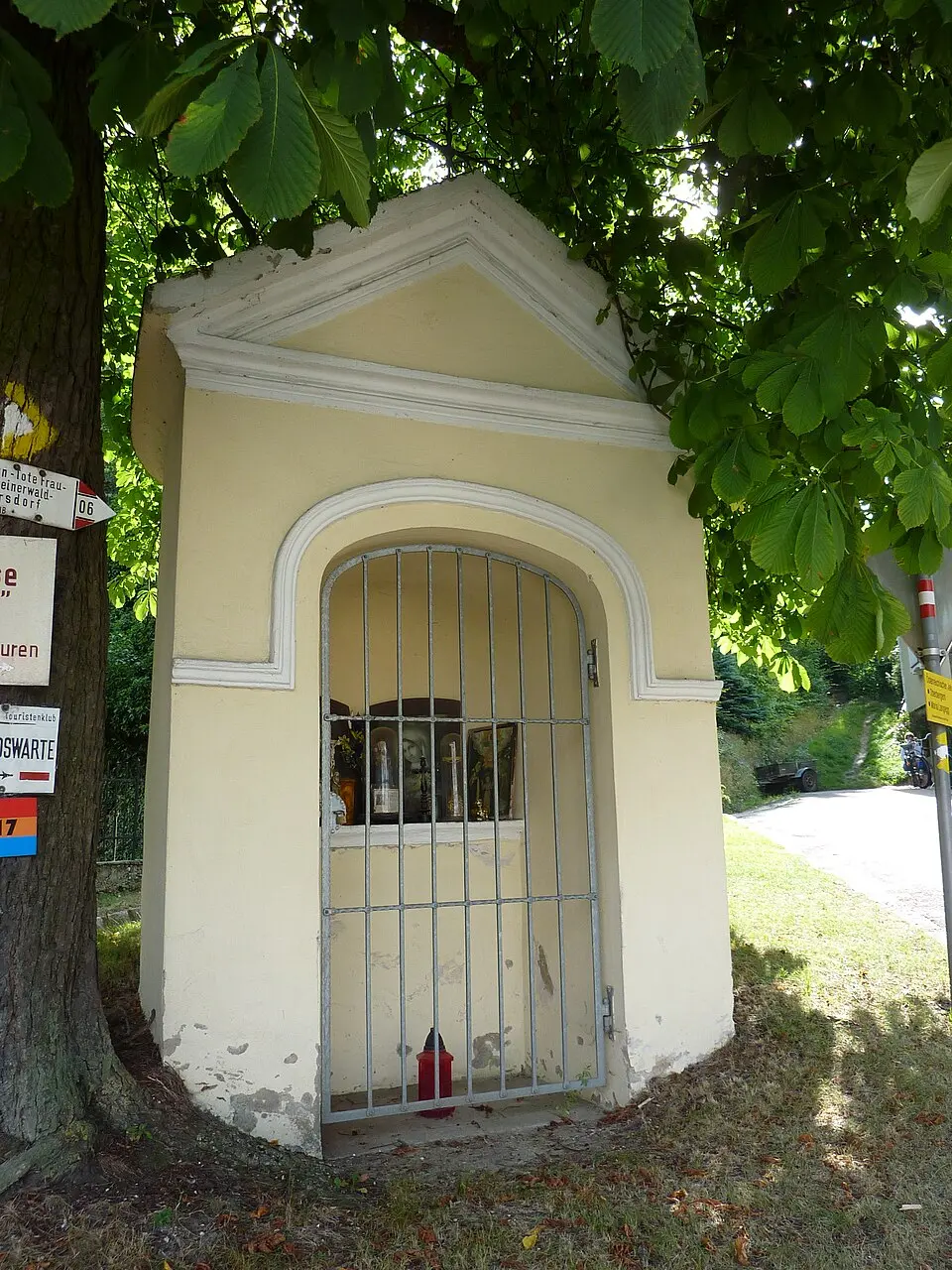 Bild: BSonne · CC BY-SA 3.0 Wegkapelle