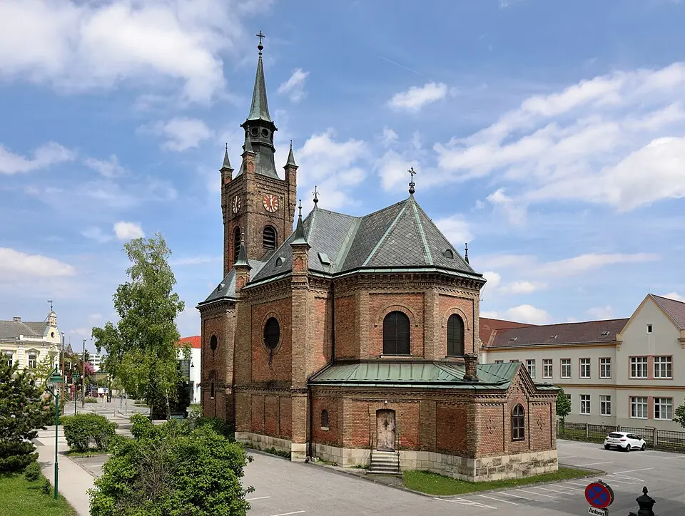 Bild: C.Stadler/Bwag · CC BY-SA 4.0 Kath. Filialkirche/ ehem. Waisenhauskirche hl. Josef und ehem. Friedhofsfläche