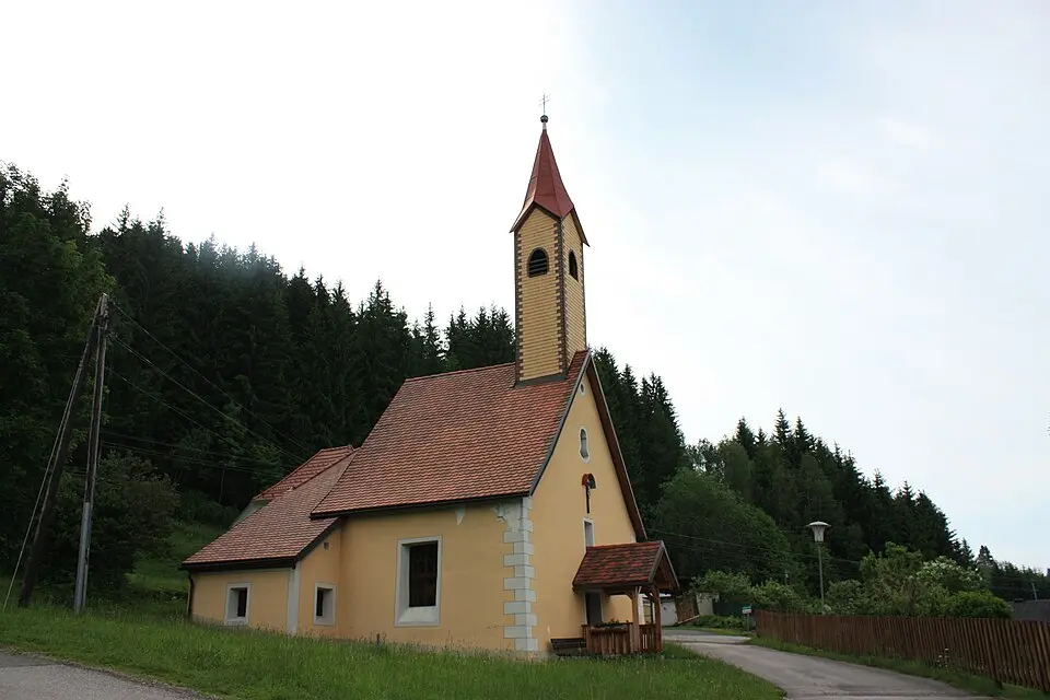 Immagine: Mefusbren69 · Public domain Ortskapelle hll. Maria und Rochus