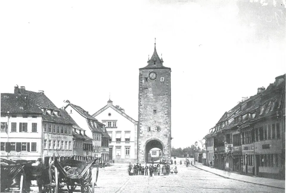 Immagine: Kurt Petzold: Carl von Schultes (1824–1896), Bürgermeister in Schweinfurt. In: Uwe Müller (Hrsg.): erinnern. Bürgermeister Carl von Schultes (18.10.1824–20.11.1896) zum 100. Todestag. Ausstellung des Stadtarchivs Schweinfurt und der Städtischen Sparkasse Schweinfurt 13. Februar 1997 bis 14. März 199 · Public domain Obertor