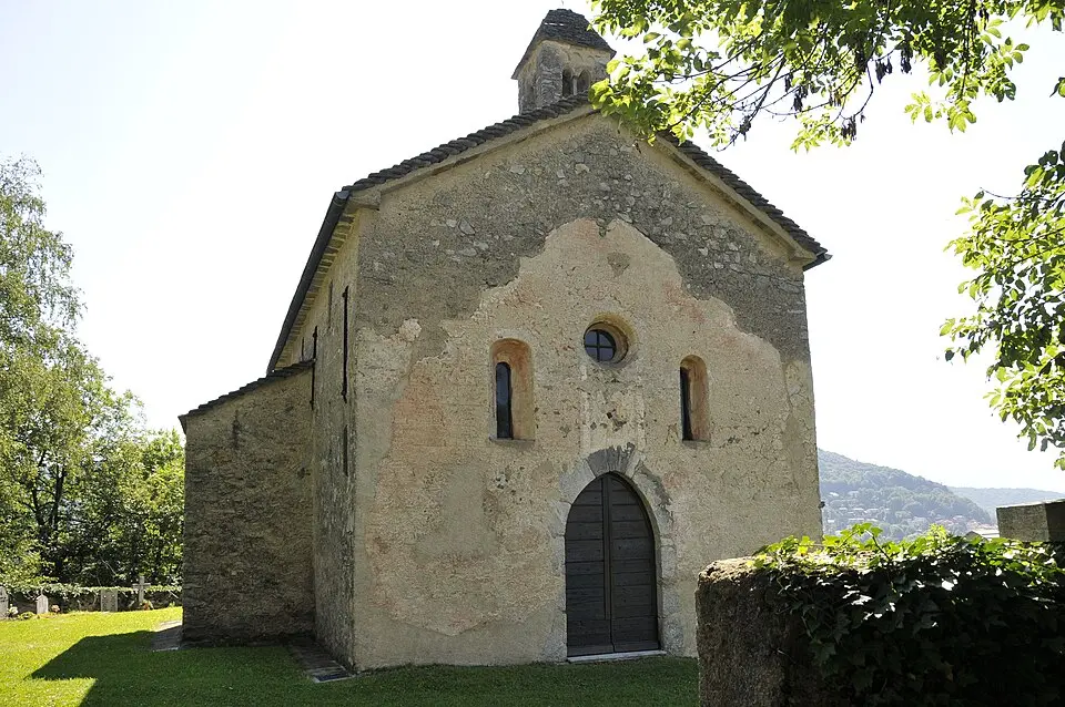 Kirche Santo Stefano al Colle und Beinhaus