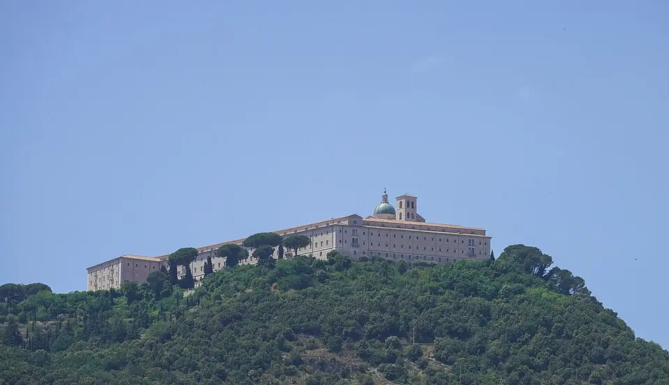 Bild: ThePhotografer · CC BY-SA 4.0 Montecassino (Berg)