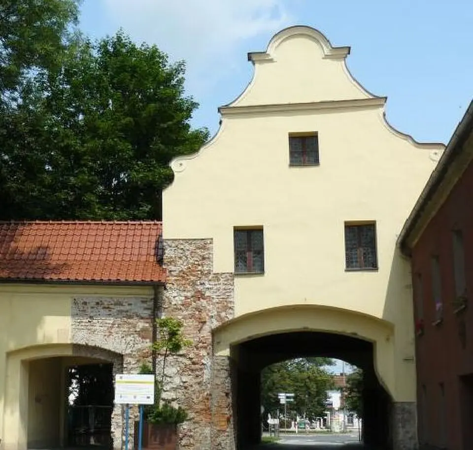 Mury obronne w Głogówku