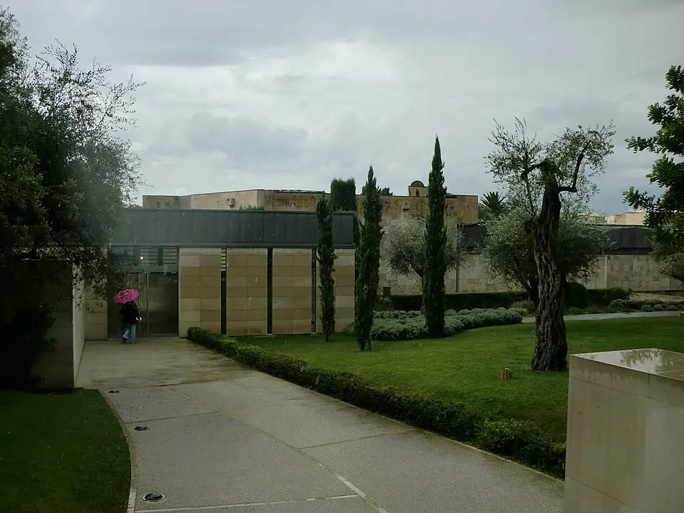 Immagine: Derbrauni · CC BY-SA 4.0 Museo nazionale messaggio biblico di Marc Chagall