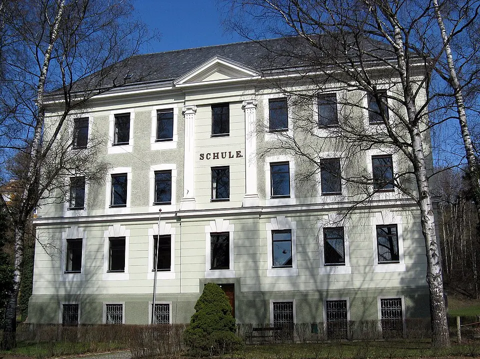 Bild: Pfeifferfranz · CC BY-SA 3.0 Schule
