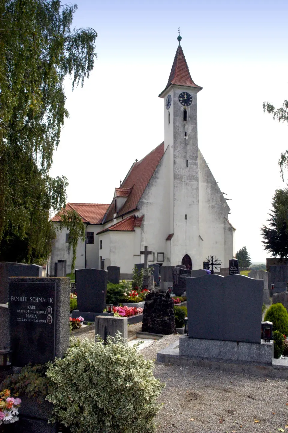 Kath. Pfarrkirche hll. Peter und Paul sowie Friedhof