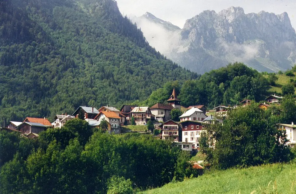 Hochgeladen von: Miuki · CC BY-SA 3.0 Novel