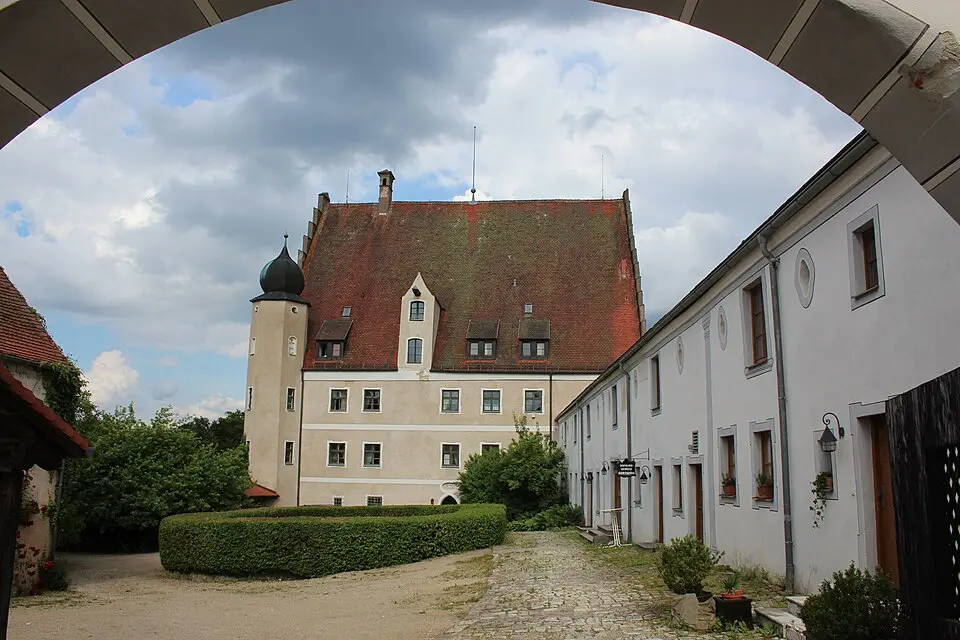 Obrázek: MoselcountyBürgermeister1 · CC BY-SA 4.0 Hofmarkmuseum Schloss Eggersberg